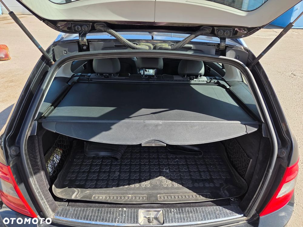 Mercedes-Benz Klasa C 220 CDI DPF Automatik Avantgarde - 16