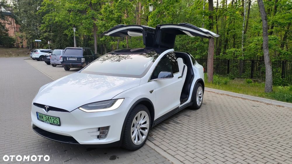 Tesla Model X - 17