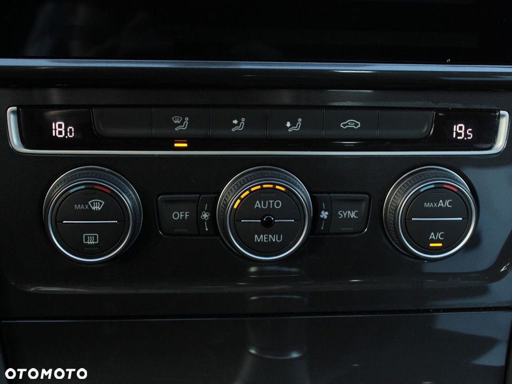 Volkswagen Golf 1.5 TSI BMT Comfortline - 22