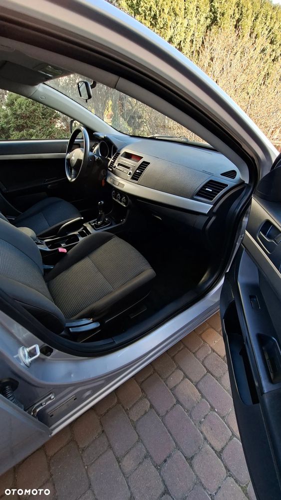 Mitsubishi Lancer 1.5 - 18