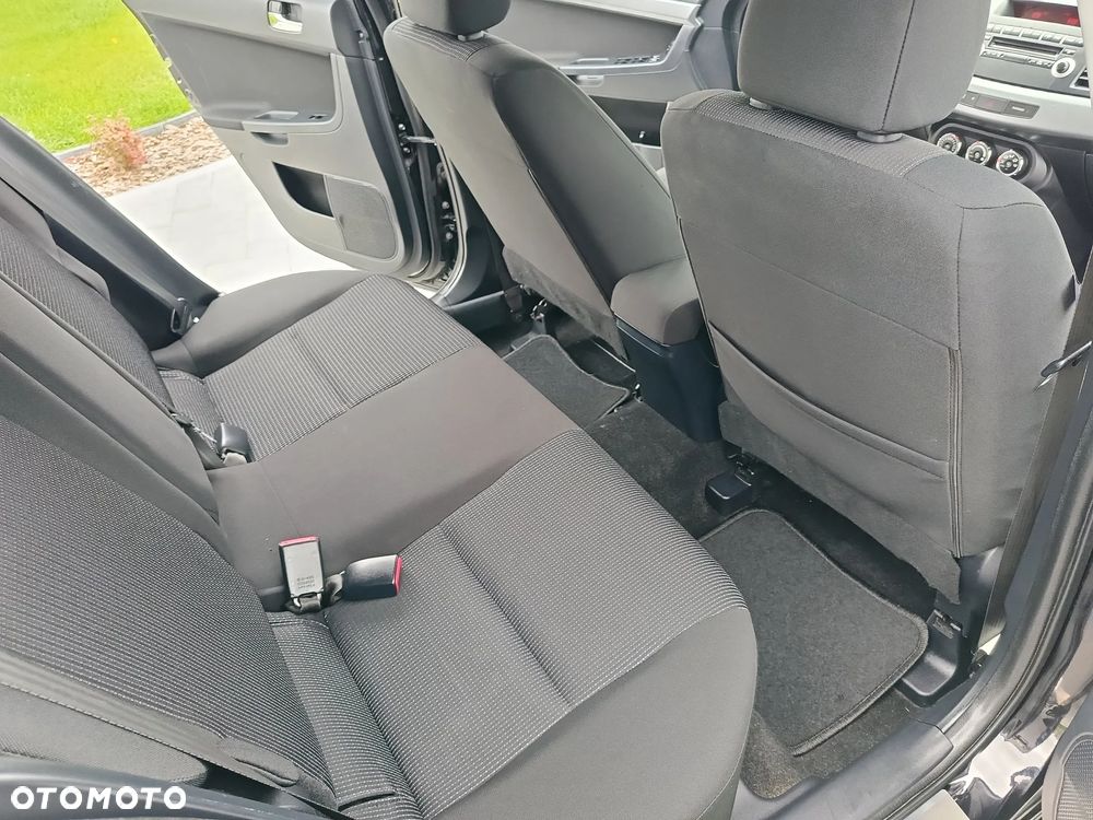 Mitsubishi Lancer - 10