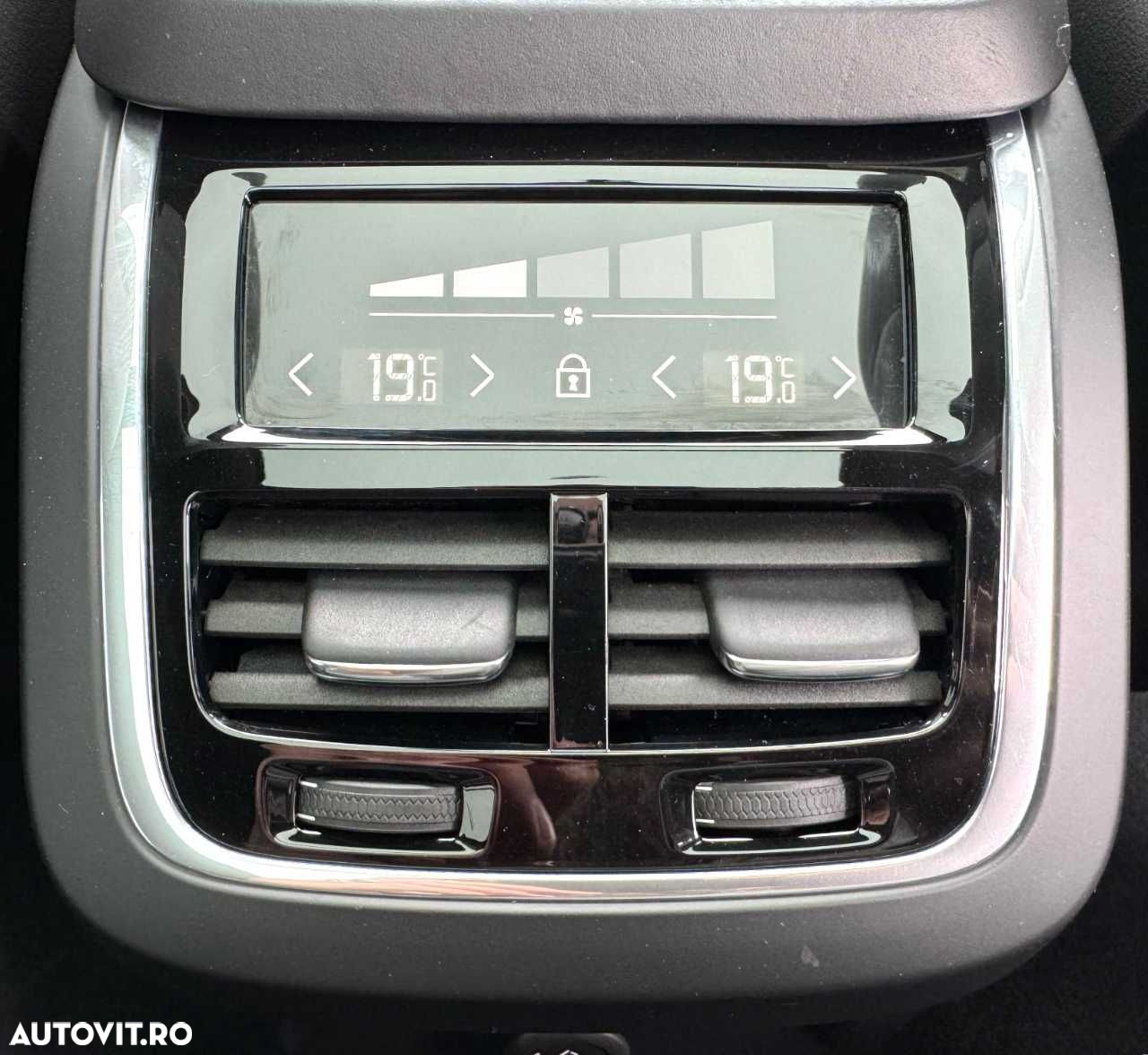 Volvo XC 90 - 29