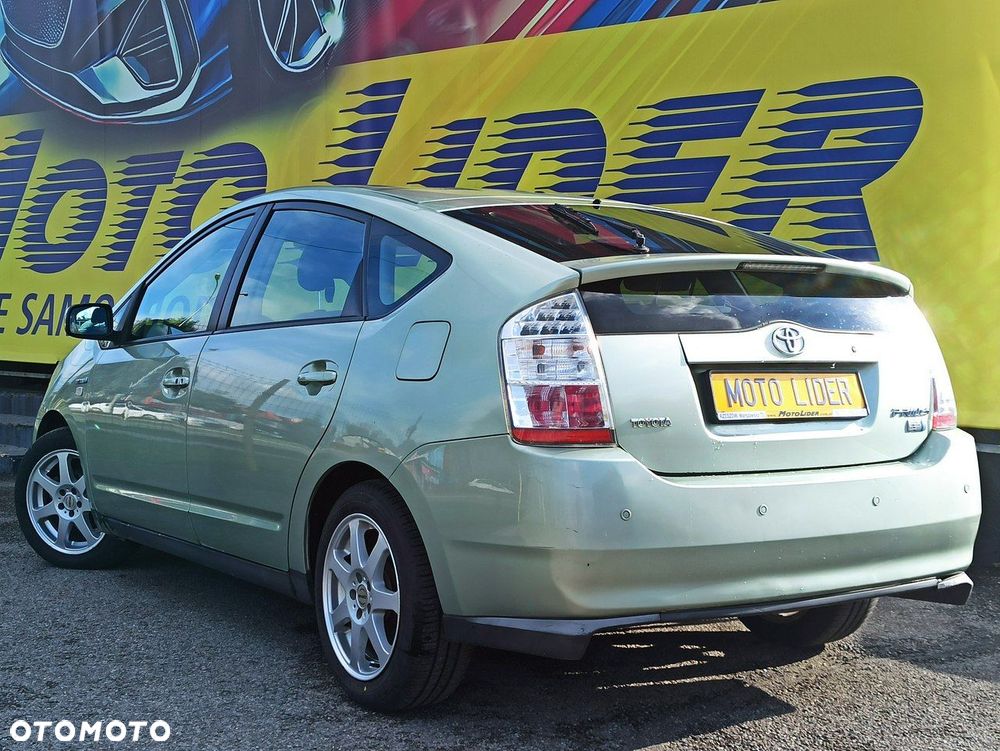 Toyota Prius - 4