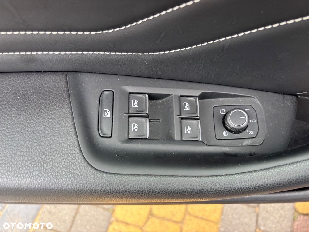 Volkswagen Passat 1.5 TSI EVO Elegance DSG - 24