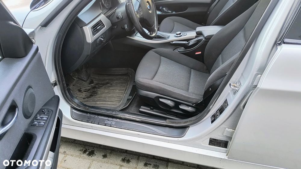 BMW Seria 3 318i - 14