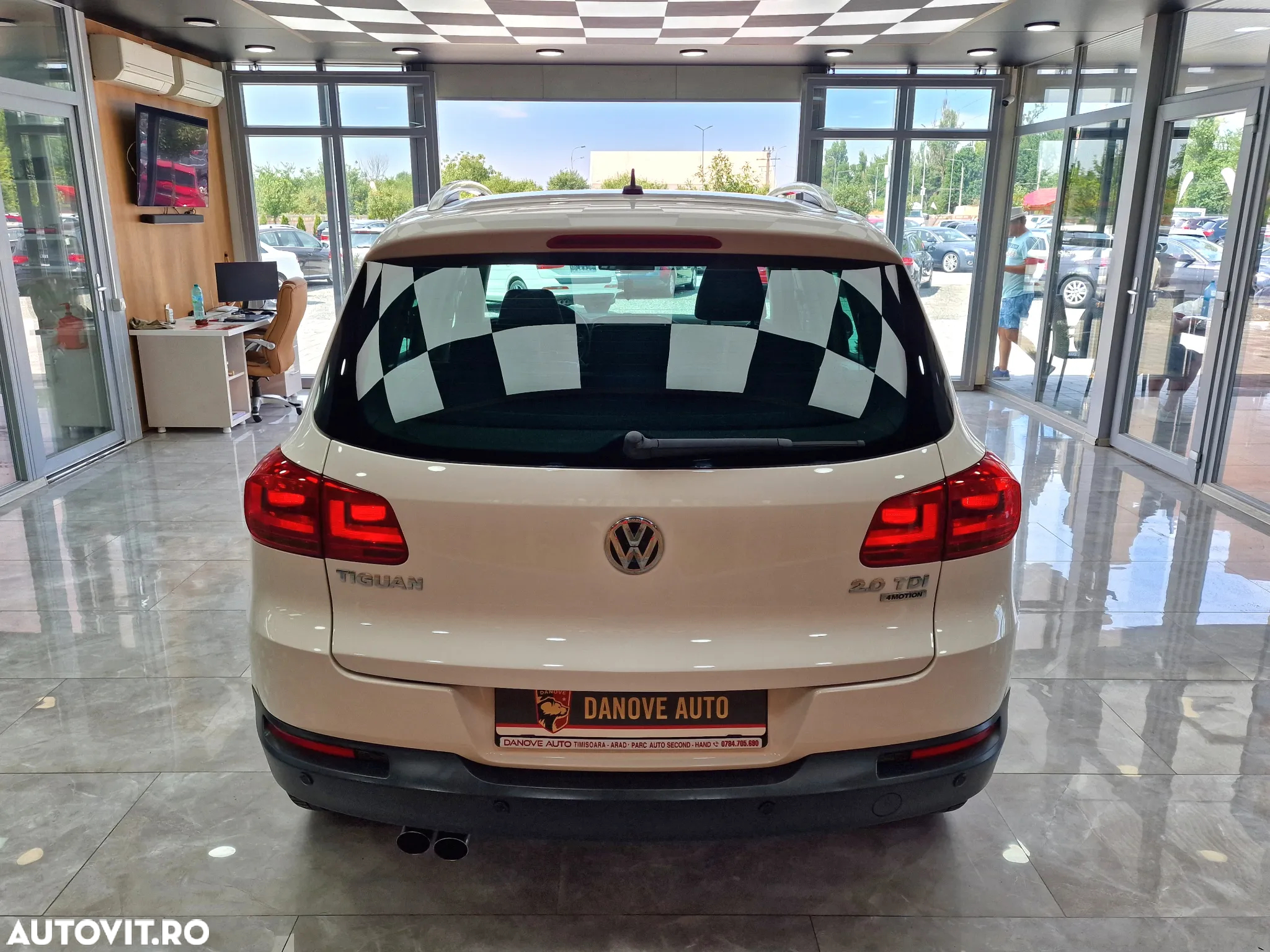 Volkswagen Tiguan 2.0 TDI 4Motion Track & Field - 11