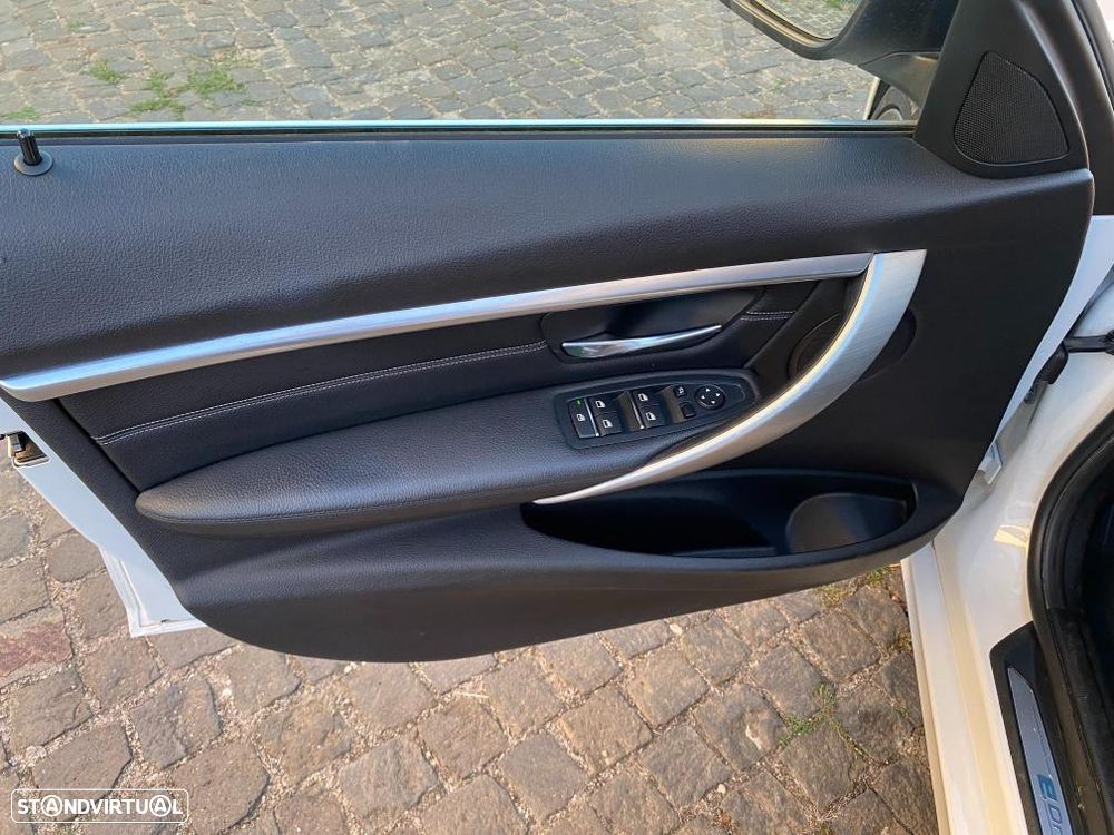 BMW 330 e iPerformance Line Sport - 11