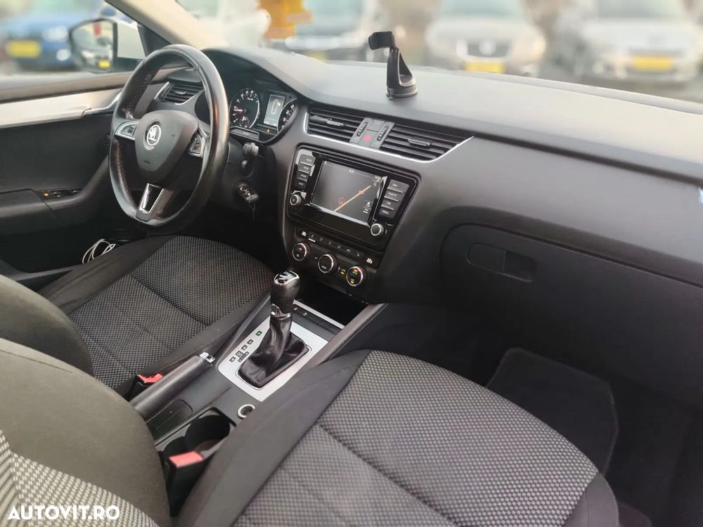 Skoda Octavia Combi 1.6 TDI (Green tec) DSG Style - 16