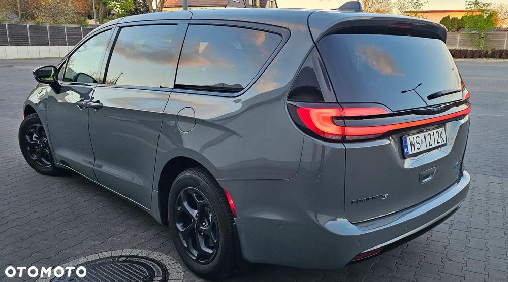 Chrysler Pacifica - 25