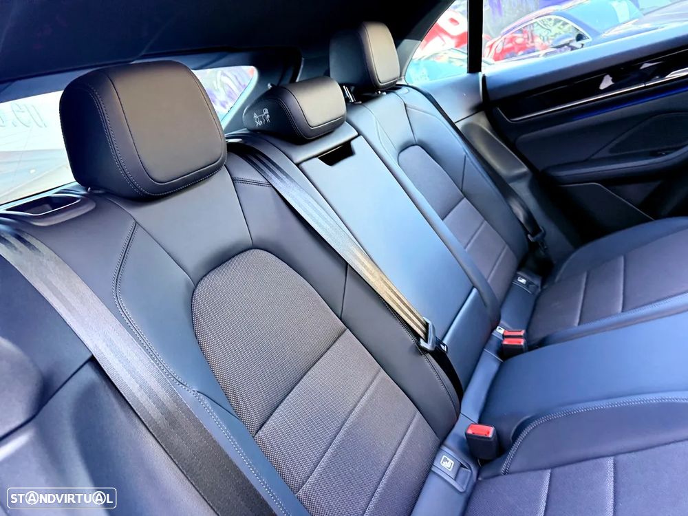Porsche Macan Electric 4 - 31