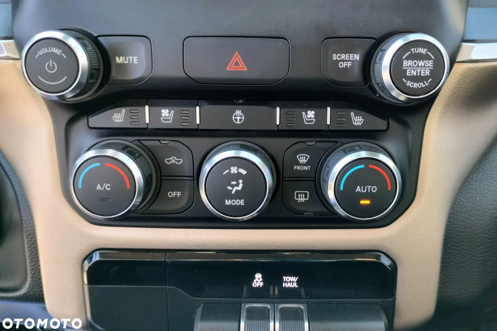 RAM 1500 Crew Cab Shortbed Laramie - 20