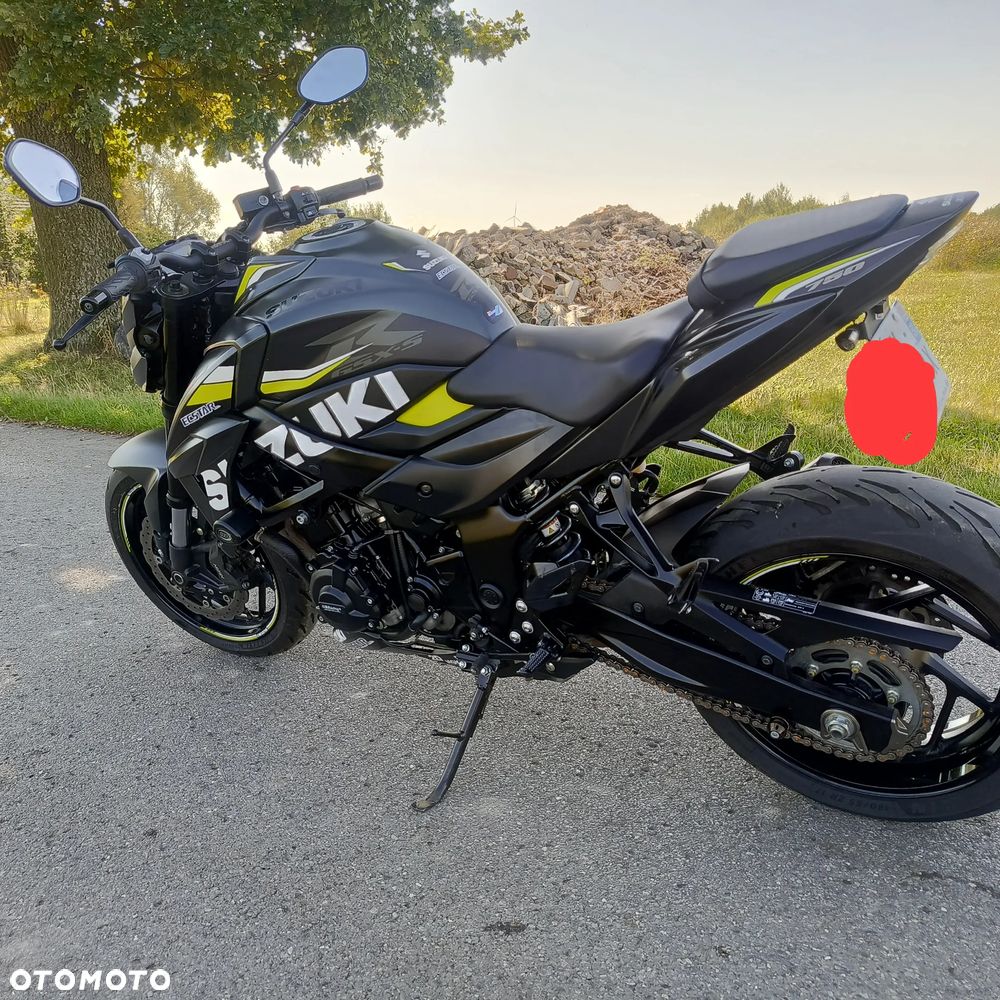Suzuki GSX - 13