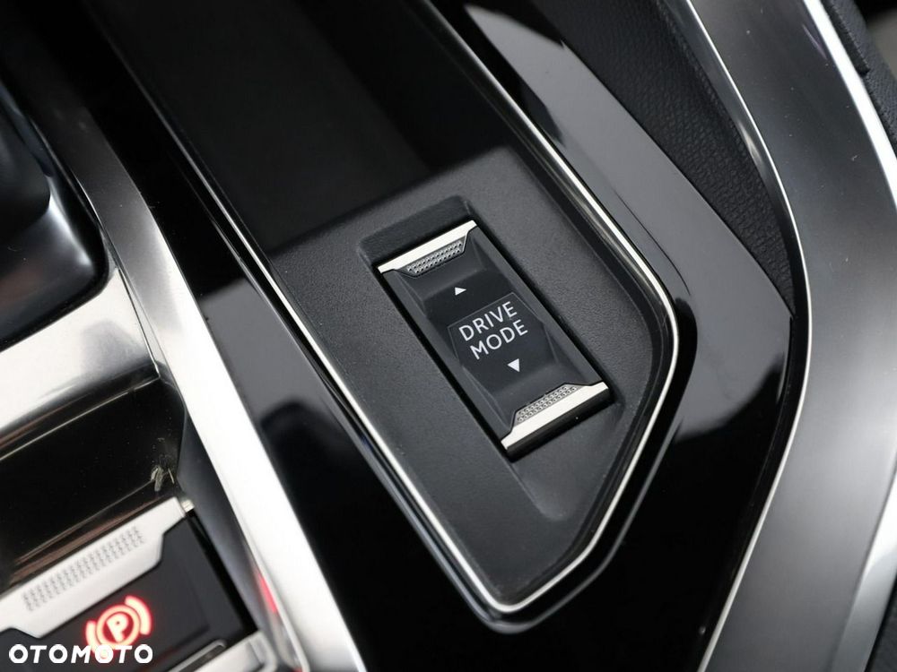 Peugeot 3008 Hybrid4 300 e-EAT8 GT Pack - 32
