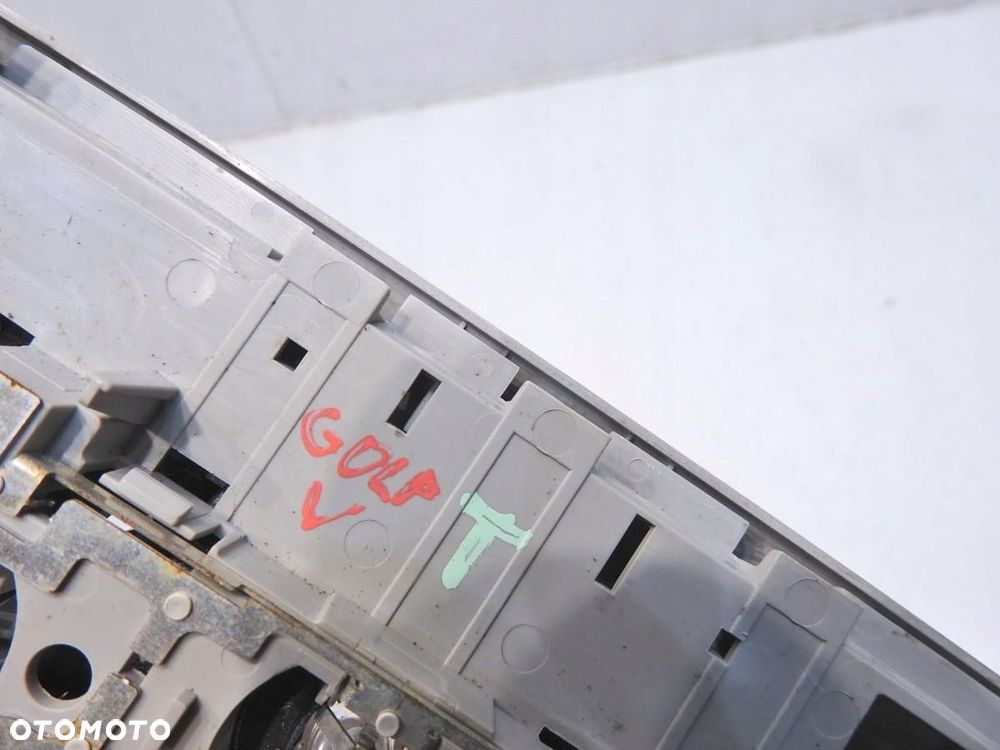 LAMPKA OŚWIETLENIE WNĘTRZA TYŁ VW GOLF V 1K0947291 - 2