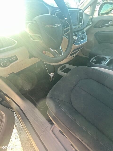 Chrysler Pacifica - 10