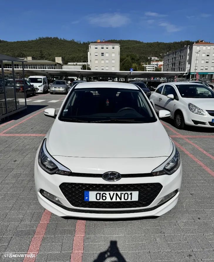 Hyundai i20 / 1.1 CRDi Access Plus - 3