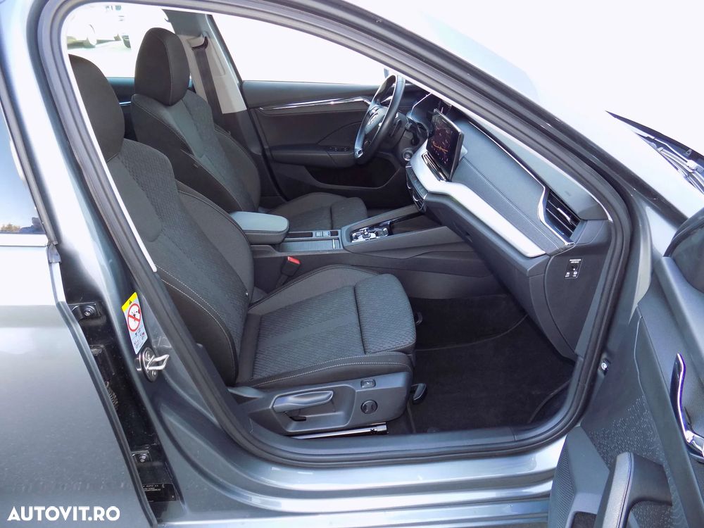 Skoda Octavia 2.0 TDI STYLE DSG - 31