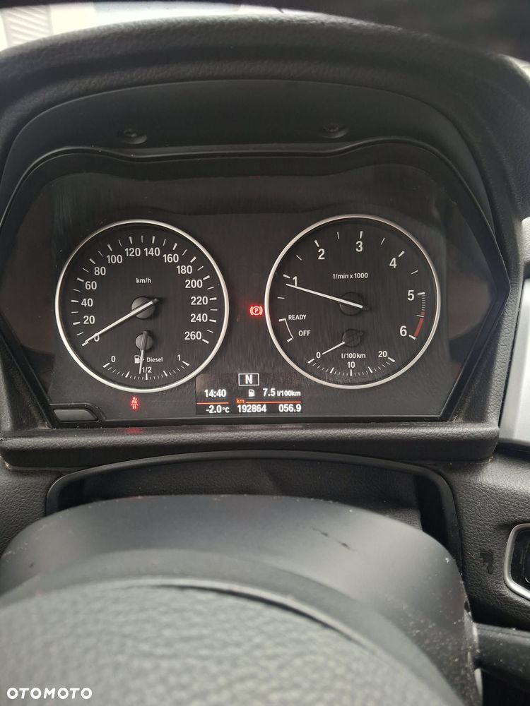 BMW Seria 2 218d - 8