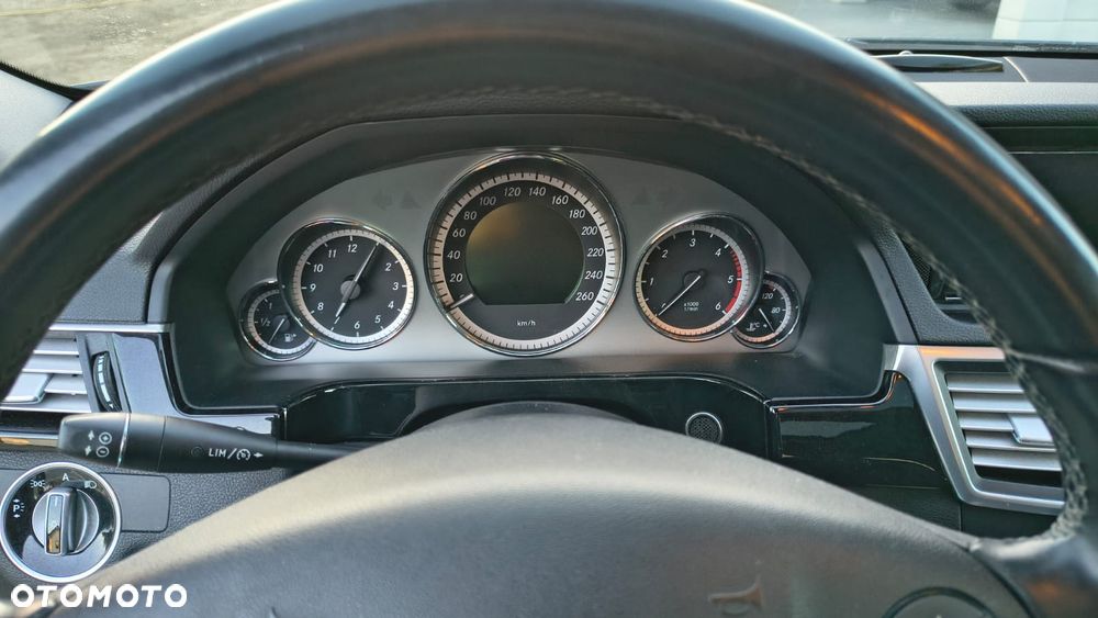 Mercedes-Benz Klasa E 250 CDI DPF BlueEFFICIENCY Automatik Avantgarde - 16
