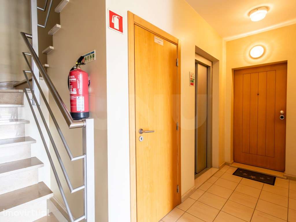 Apartamento T3 com espaço exterior privativo amplo - Grande imagem: 2/53