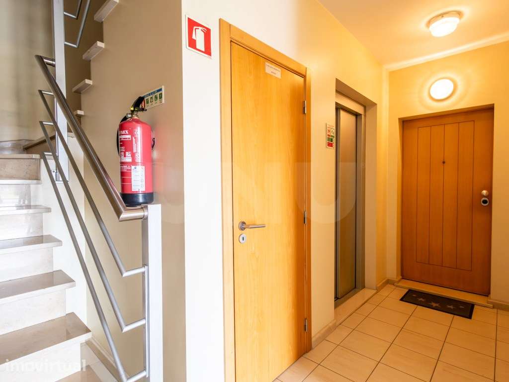 Apartamento T3 com espaço exterior privativo amplo - Grande imagem: 2/53
