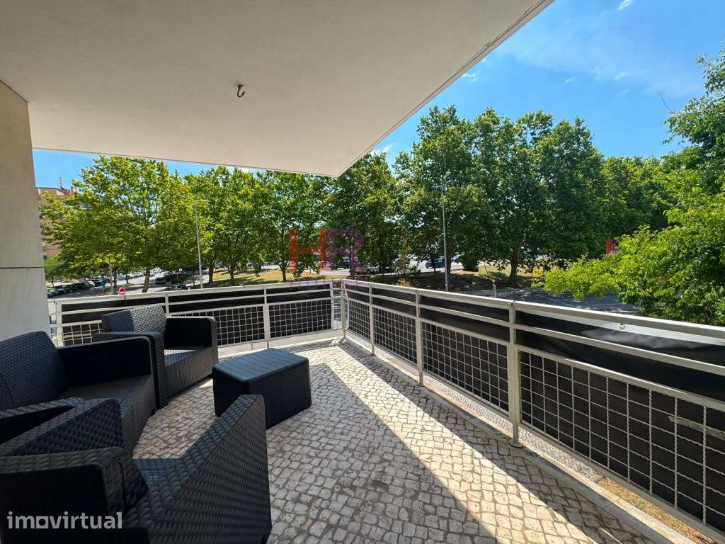 Vende-se apartamento T3 com garagem no Vale das Flores, Santo Antón... - Grande imagem: 3/31