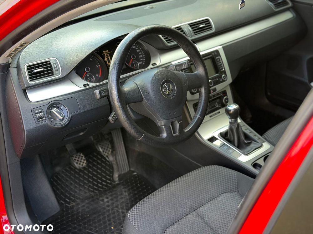 Volkswagen Passat 1.6 TDI DPF BlueMot Trendline - 6