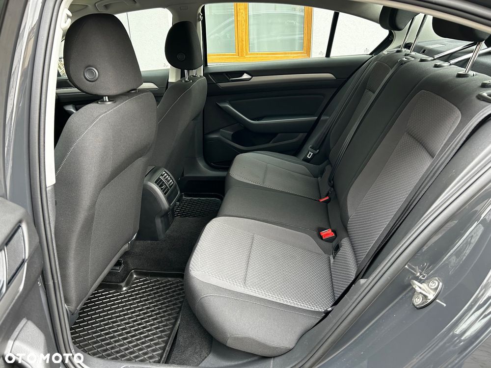 Volkswagen Passat - 22