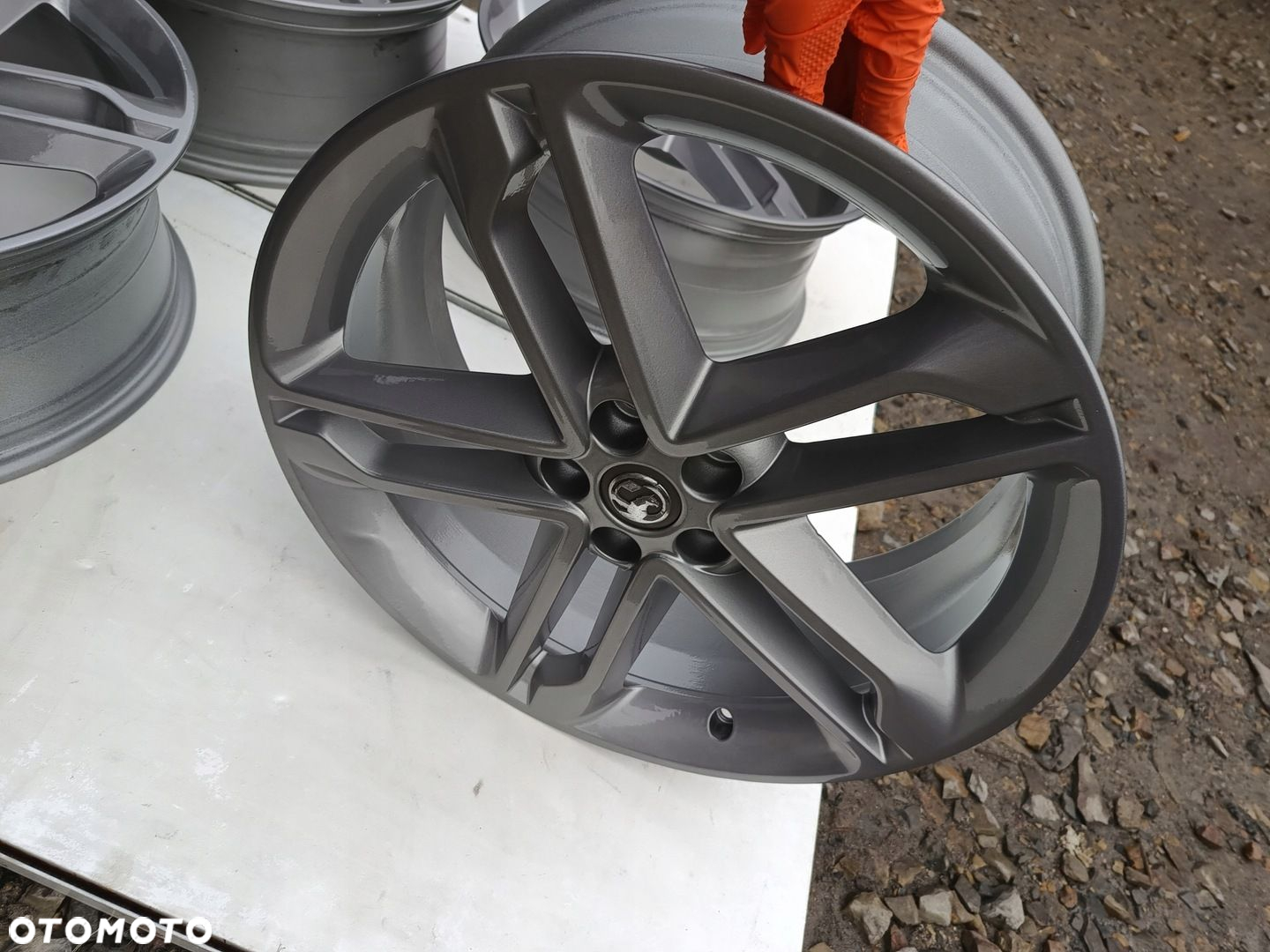 OPEL MOKKA Trax Biuic Felgi 19" 7.5J 5x105 ET 38 Grafit 95016099 JAK NOWE - 6