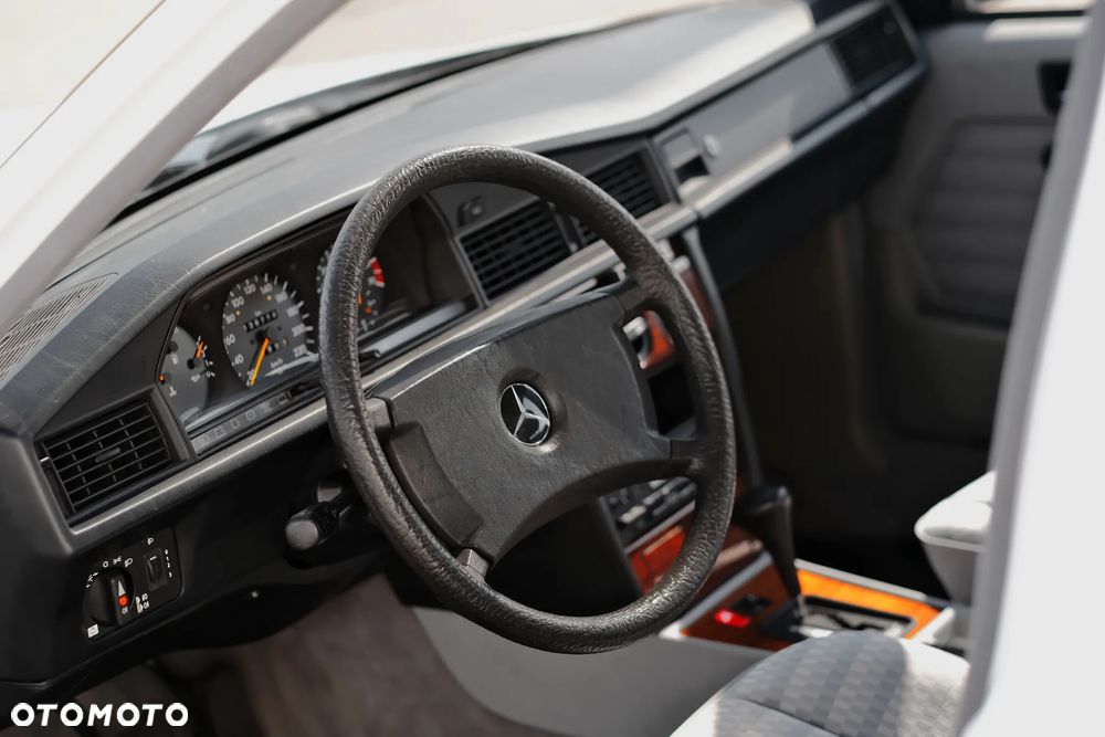 Mercedes-Benz W201 (190) - 19