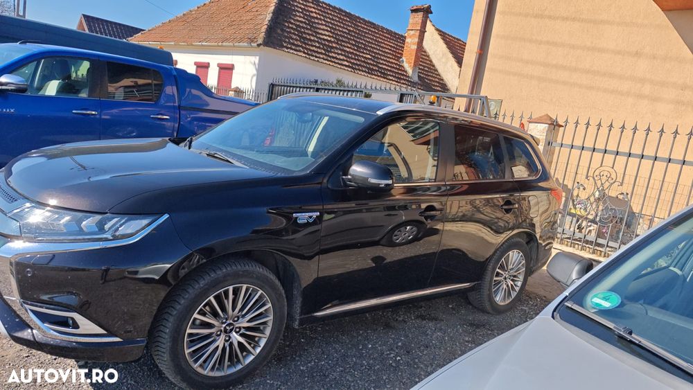 Mitsubishi Outlander 2.0L AS&G CVT Intense+ - 3