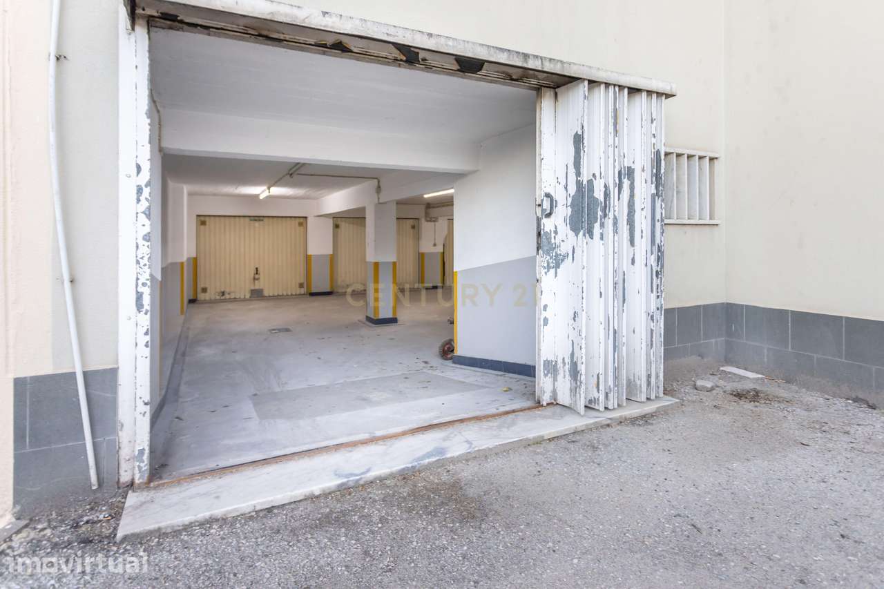 Lugar de Garagem Privativo - Av. Bento Jesus Caraça - Grande imagem: 2/19
