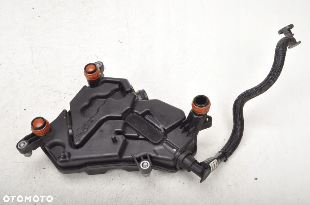 MERCEDES AMG GT 4.0 SEPARATOR OLEJU A1780780000