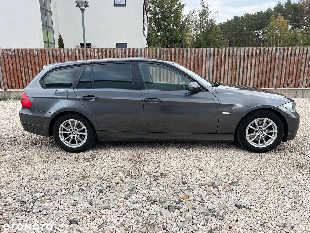 BMW Seria 3 318i Touring - 5