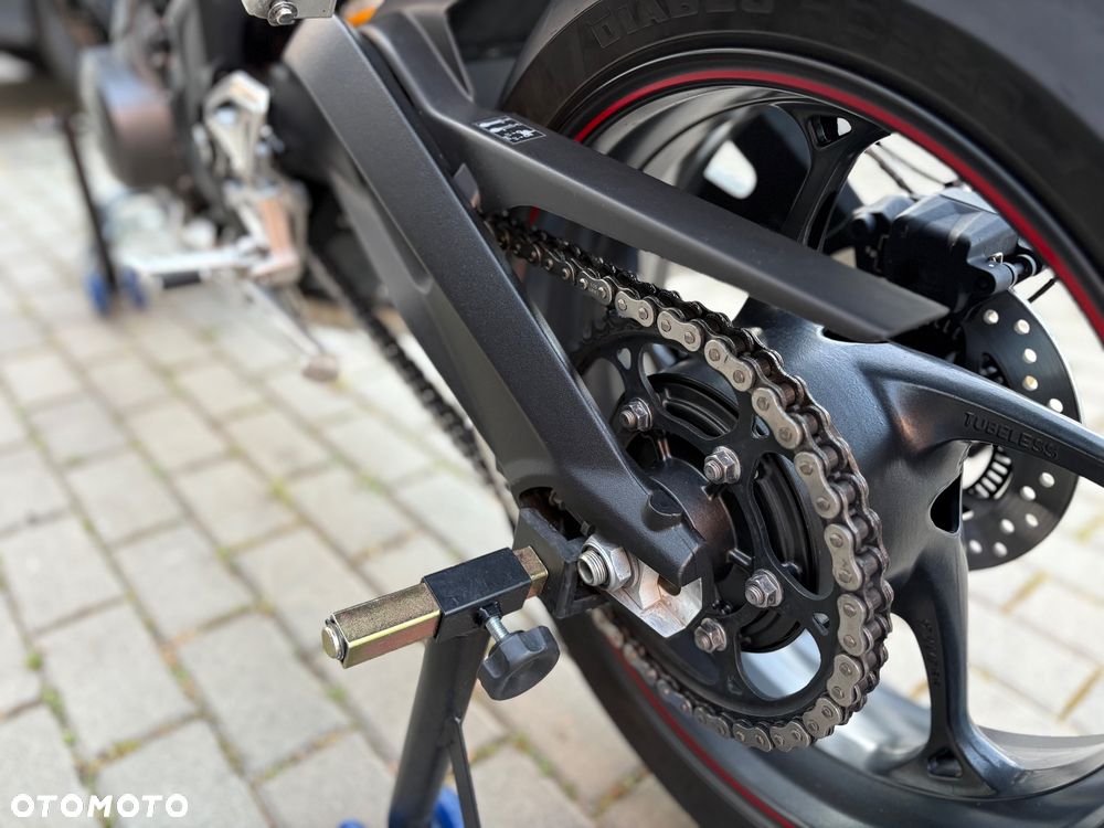 Triumph Street Triple - 9