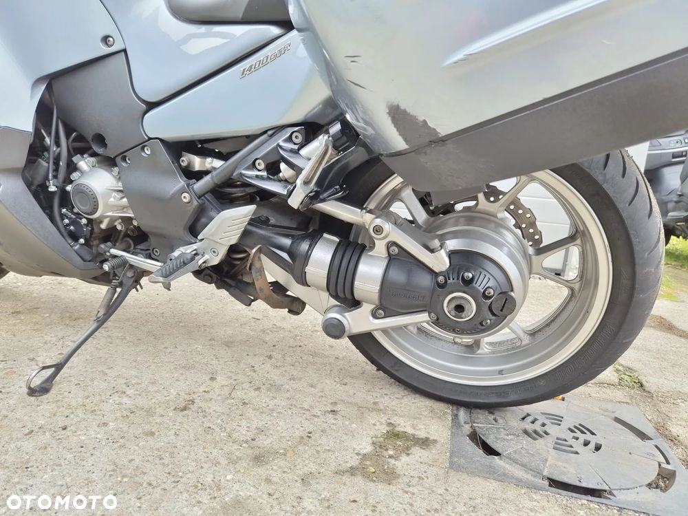 Kawasaki GTR - 24