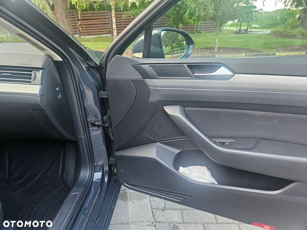 Volkswagen Passat - 19