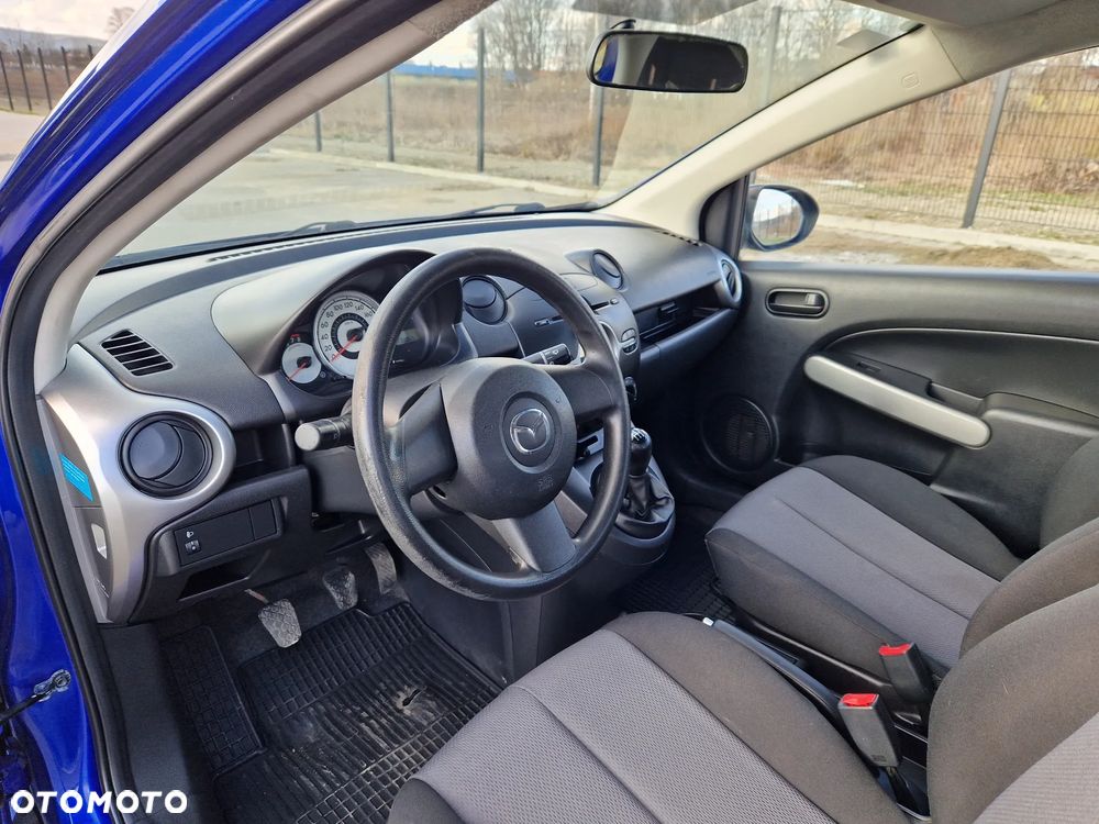 Mazda 2 - 10
