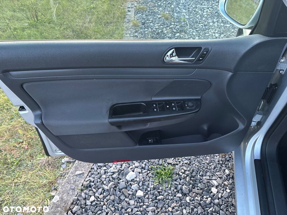 Volkswagen Golf - 23