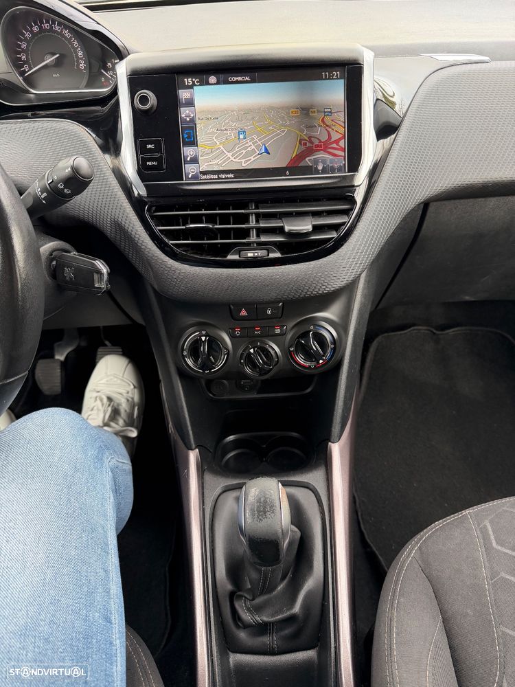 Peugeot 2008 1.6 BlueHDi Style - 28