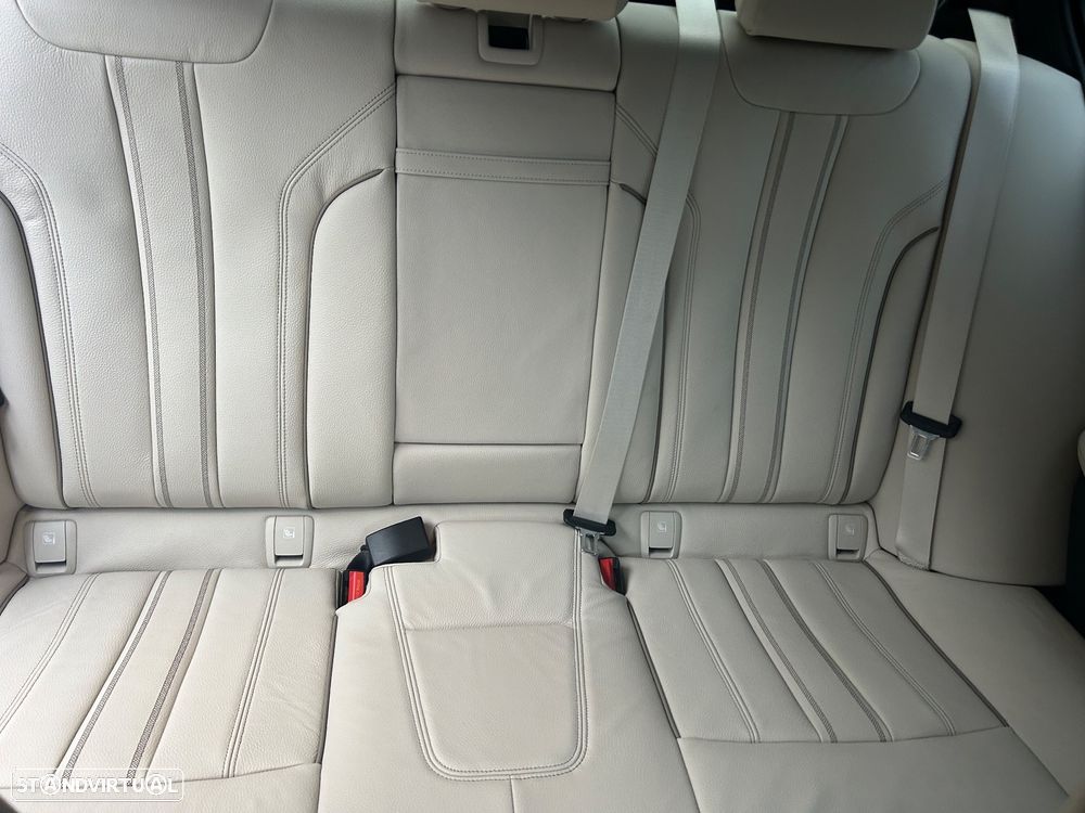BMW 530 e Pack Desportivo M - 13