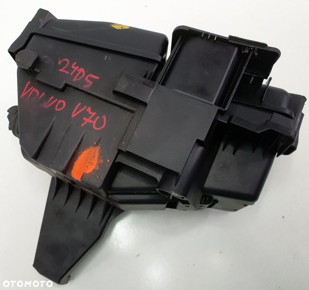 SKRZYNKA BEZPIECZNIKÓW VOLVO V70 II S60 30728132 - 2