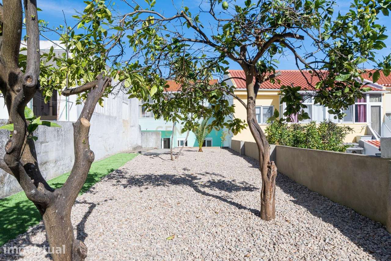 Apartamento T2 remodelado com Jardim Privativo Arrendamento - Laranjei - Grande imagem: 2/16