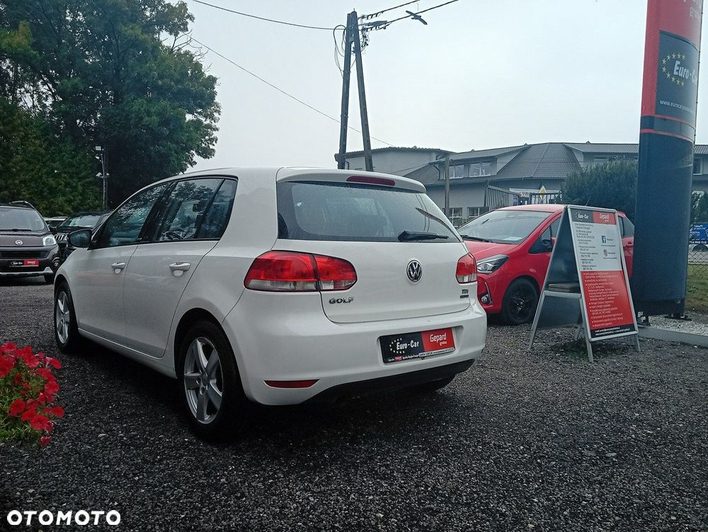 Volkswagen Golf - 6