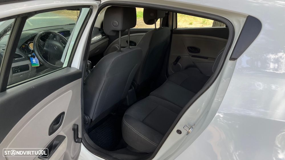 Renault Mégane 1.5 dCi Dynamique - 7