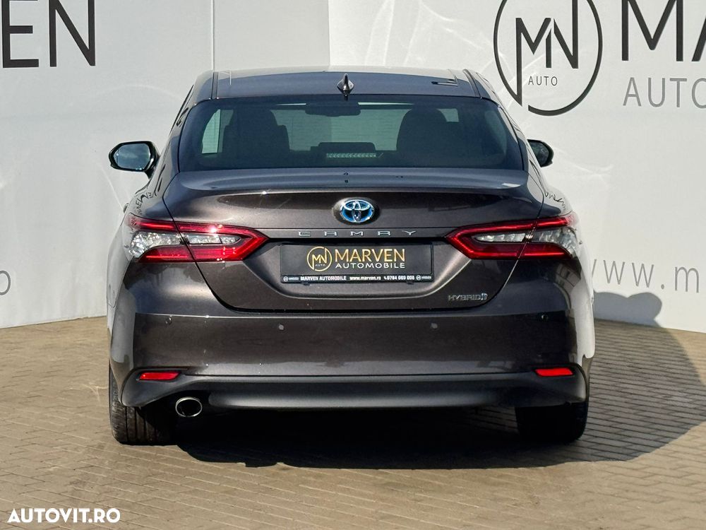 Toyota Camry Luxury - 5