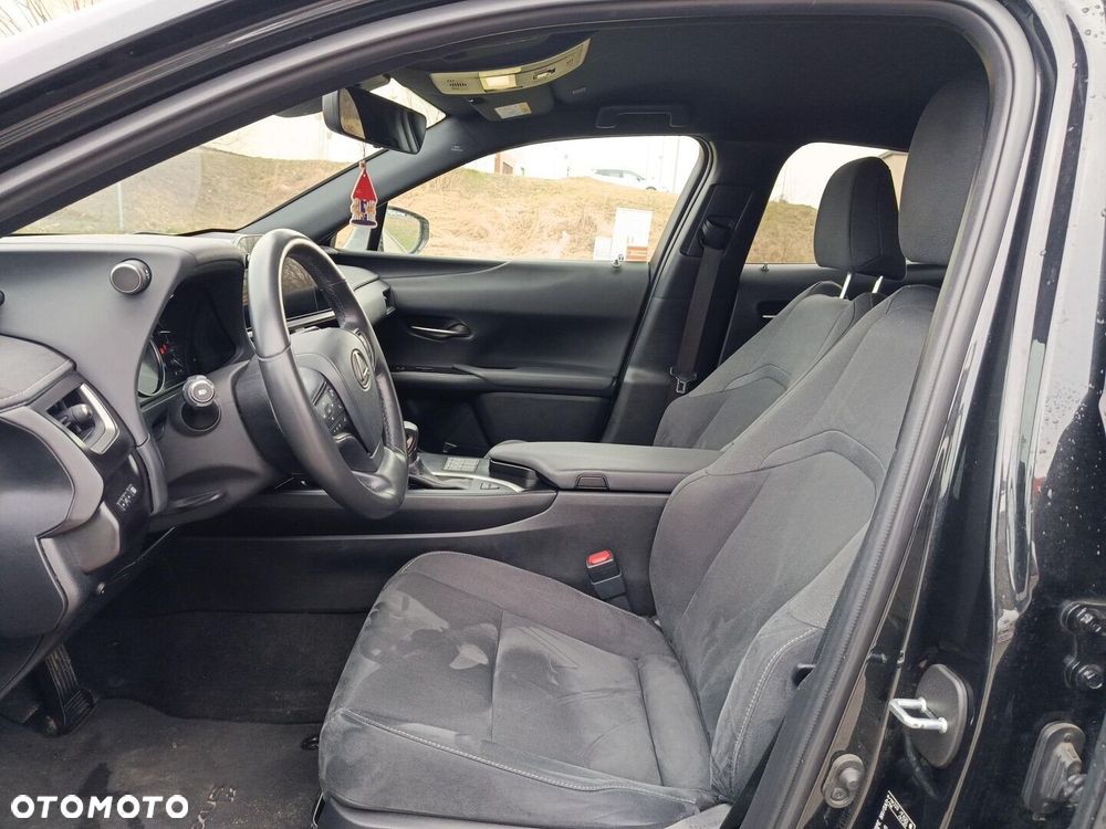 Lexus UX - 15