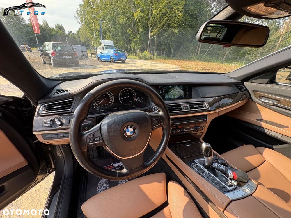 BMW Seria 7 750i L xDrive - 18