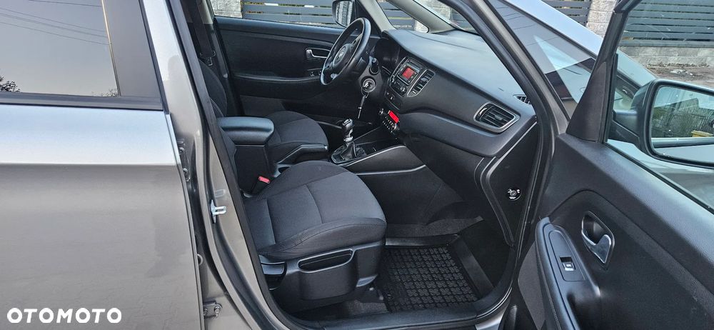 Kia Carens - 16