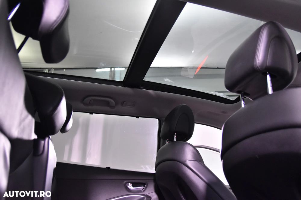 Hyundai Grand Santa Fe - 23